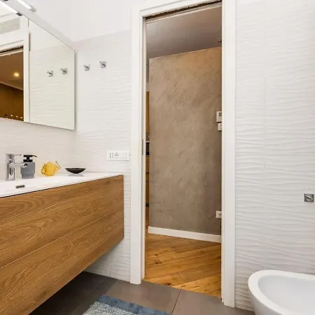 Modern With Breakfast Close To The Metro *