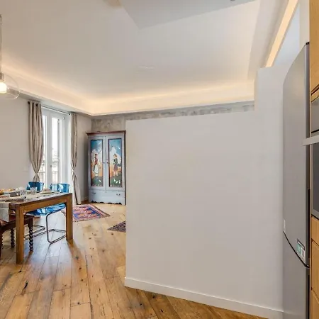 Modern With Breakfast Close To The Metro *