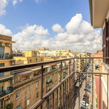 Modern With Breakfast Close To The Metro Apartmán *